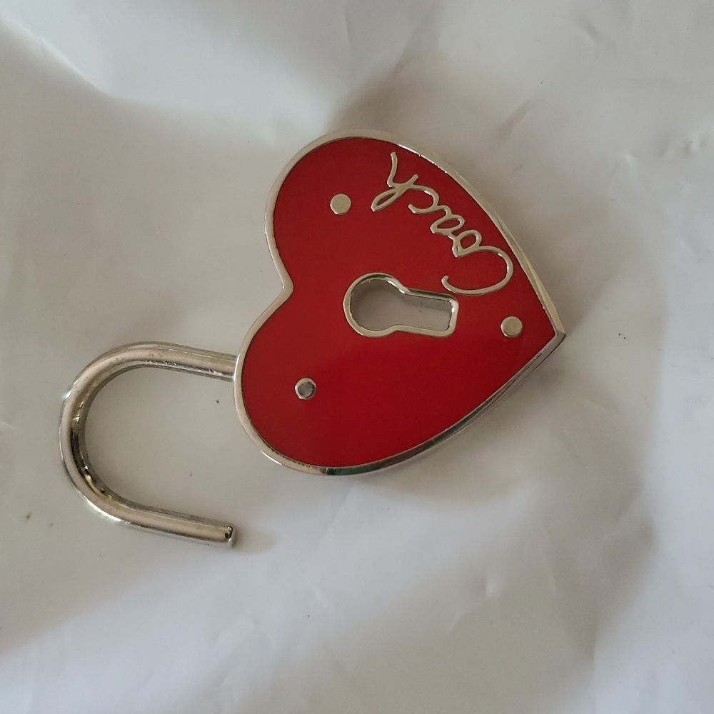 Coach Red Heart Padlock Keyring - Picture 4 of 5